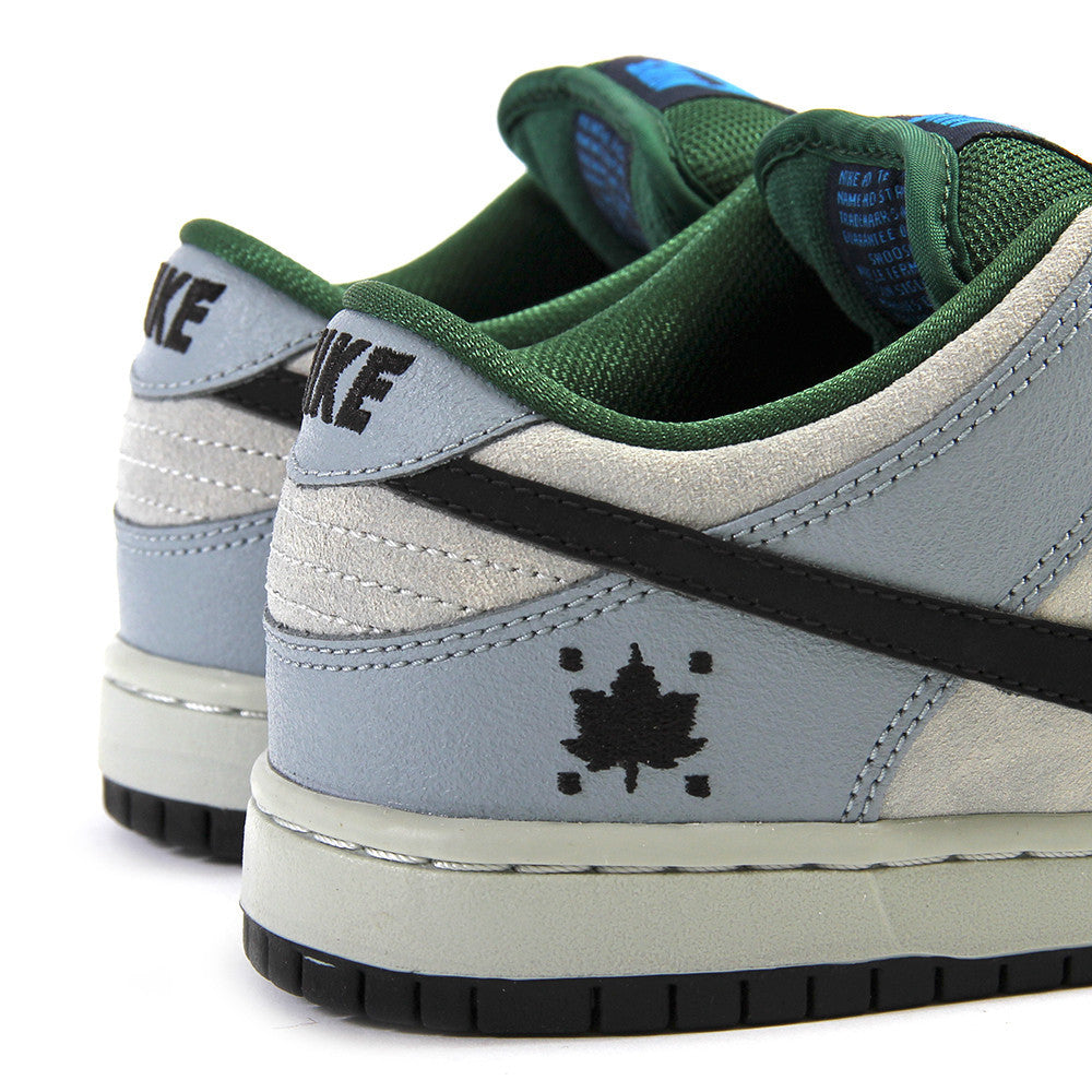 Nike sb dunk low maple leaf sales
